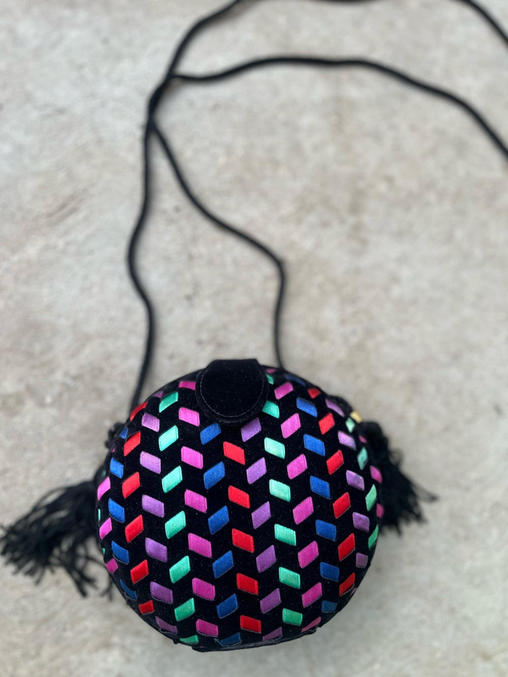 VINTAGE | Regale Round Black Crossbody